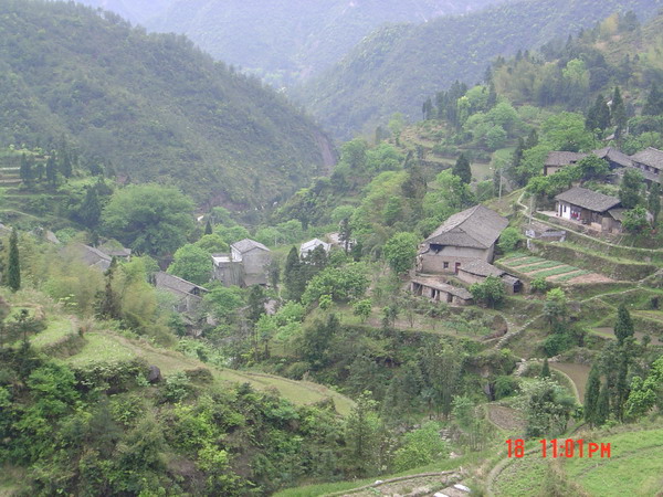 红色村庄黄山村,位于永嘉县大若岩镇大源下村的黄山自然村,紧靠